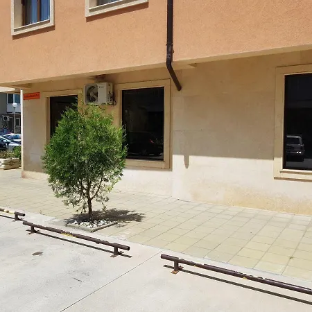 Хепи Апартмънтс Hotel *